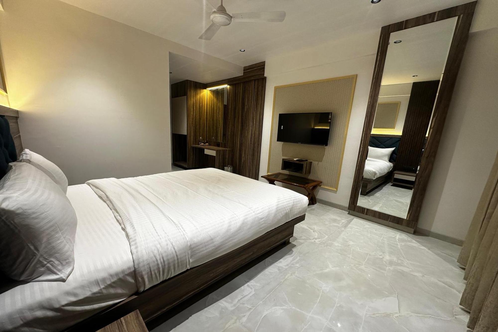 Hotel Kushala Grand, Dombivali Mangrul Luaran gambar
